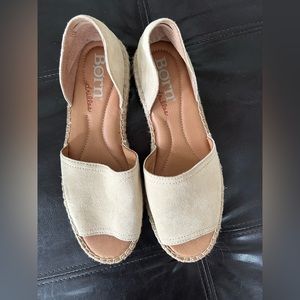 Born Seak Open Toe Sandals Flats